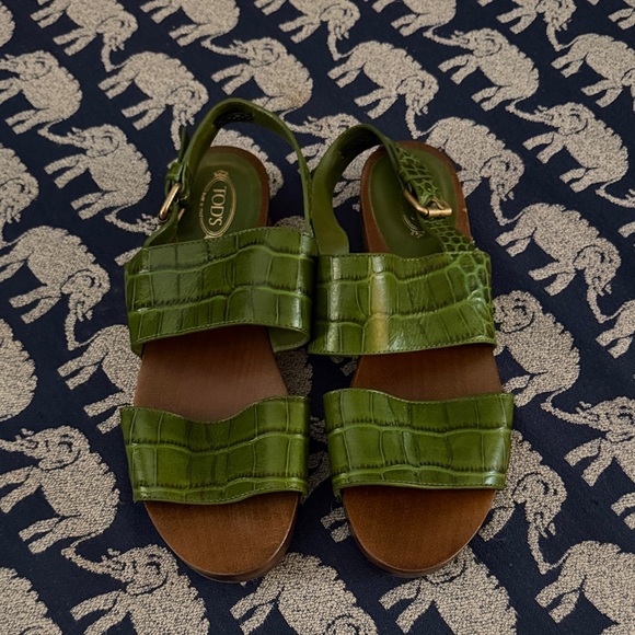 Tod's Shoes - Tods Green Croc-Embossed Sandals, Size 10